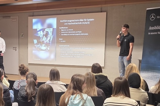 Mercedes-Benz informiert über Karrieremöglichkeiten 