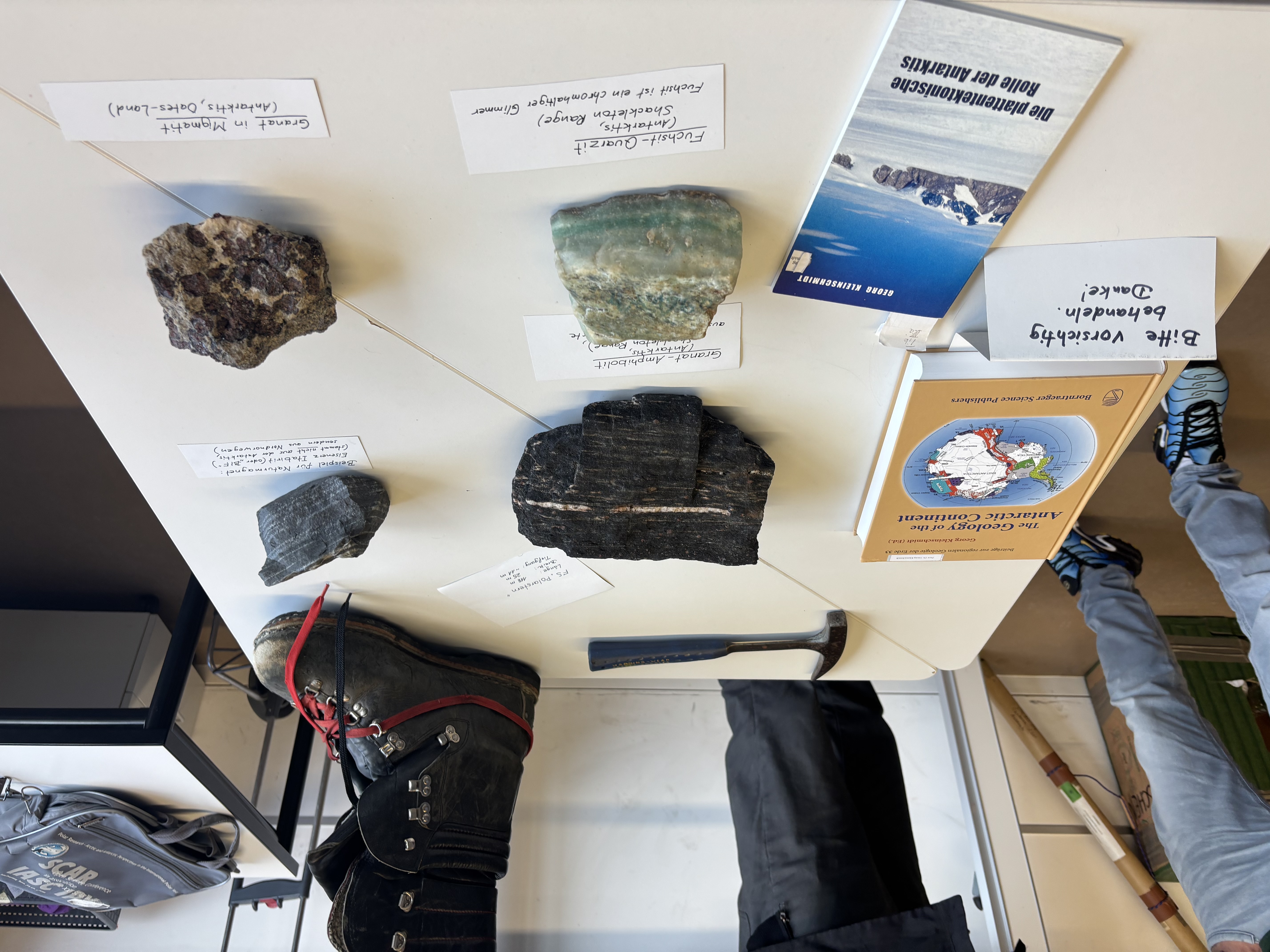 Gestein Antarktisforscher