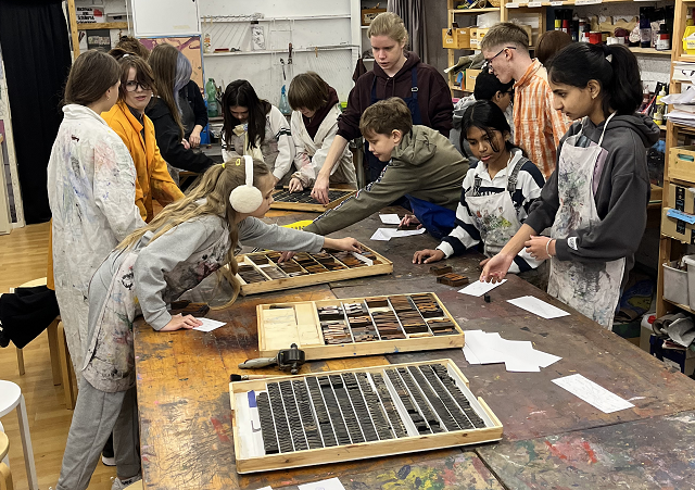 IK Klassen erleben Druckkunst hautnah