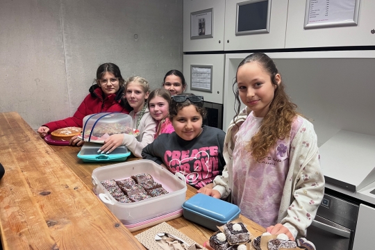 Kuchenverkauf für den guten Zweck