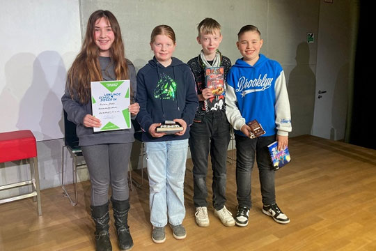 Schulsiegerin glänzt mit „Die Drei !!! - Krimidinner“